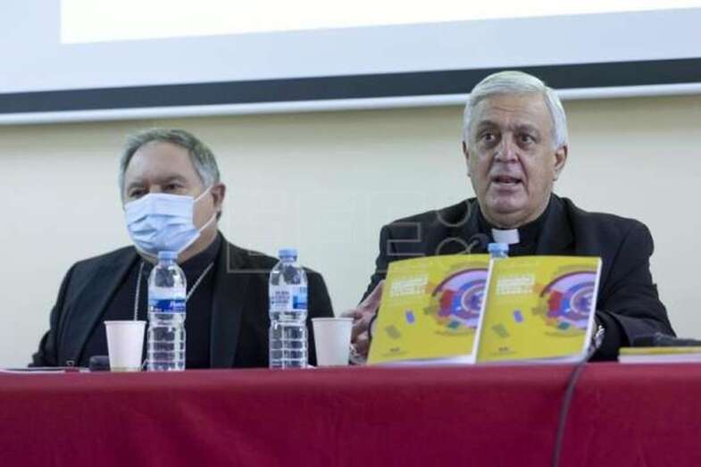 Los obispos de Canarias y Tenerife, José Mazuelos (I) y Bernardo Álvarez, (d), presentaron este jueves el informe Foessa / EFE Miguel Barreto